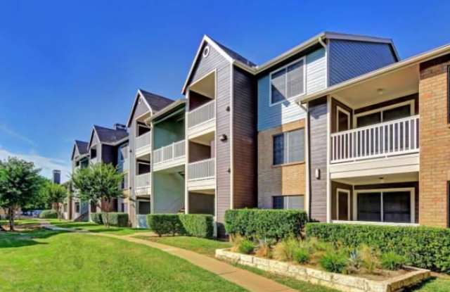 2047 Cedar Bend Dr Gallery 4