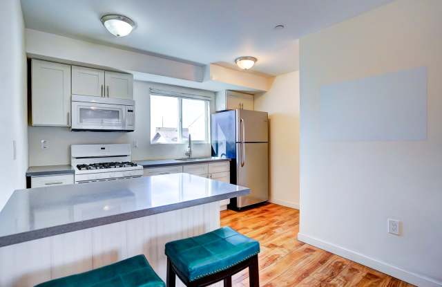 1256 West 37th Drive(1256 1/2) Gallery 3
