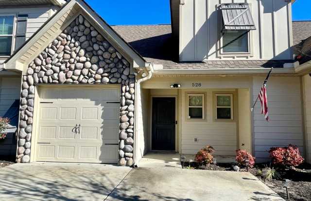 Large Town Home with Garage photos photos