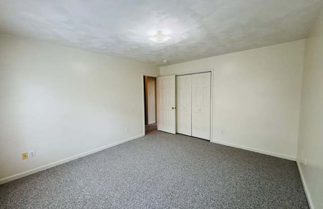 2 Bedroom, 1.5 Bath Townhouse Gallery 3