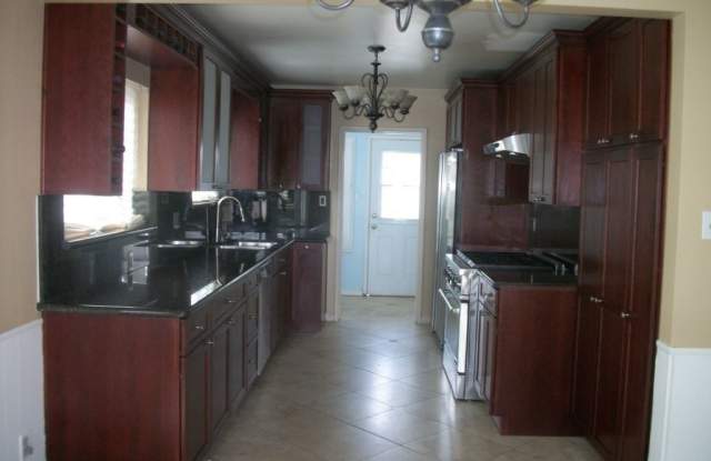 7014 HANBURY ST. Gallery 2
