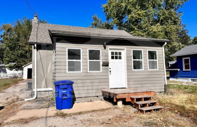 1428 Alpha Ave - 1428 Alpha Avenue, Des Moines, IA 50316