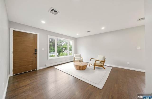 41 Monument Place Gallery 3