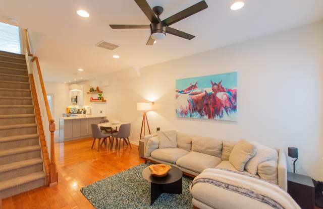 Beautiful & Stylish Graduate Hospital Neighborhood Home Gallery 4
