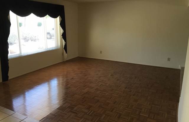 5727 W Crocus Drive Gallery 2