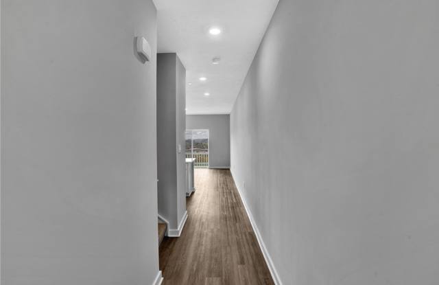 126 Scotland Ln Gallery 3