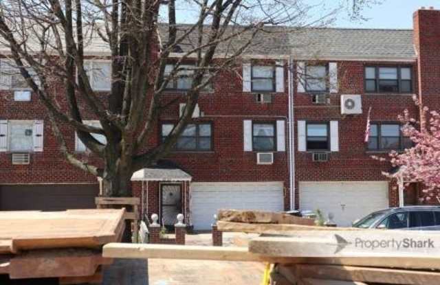 25-22 Parsons Blvd. photos photos