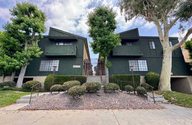 Light and Bright Townhouse-style condo in Prime Sherman Oaks photos photos