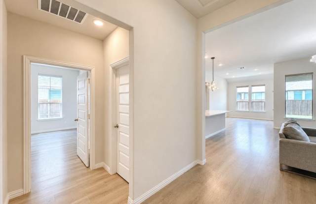 2808 Garrison Drive Gallery 3