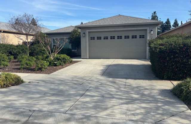 Beautiful 3 Bed, 2 Bath Home Located in Quaint Cul-de-Sac - 215 Clark Way, Chico, CA 95973