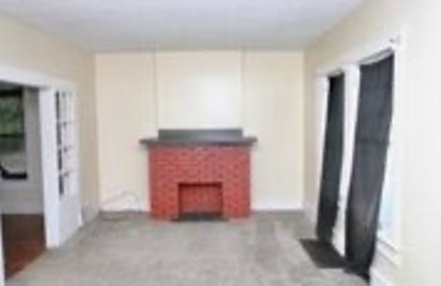 Quaint 4 bedroom, 2 bath home Gallery 4