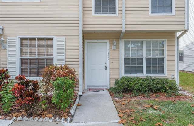8540 J R MANOR DRIVE - 8540 J R Manor Drive, Town 'n' Country, FL 33634