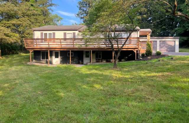 Private retreat in Cranberry offering 3 bedrooms, 2-bathrooms photos photos