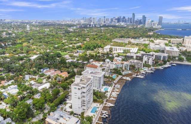 1600 S Bayshore Ln Gallery 2