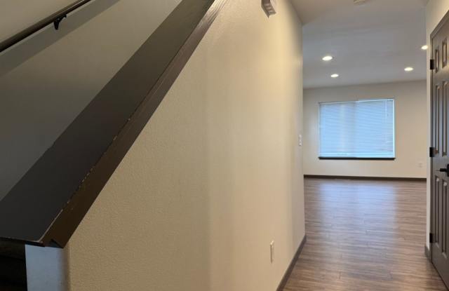 215 N 76th Ave 1-2 Gallery 4