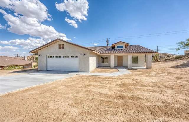 Beautiful, Clean 4 bedroom with Solar!! photos photos