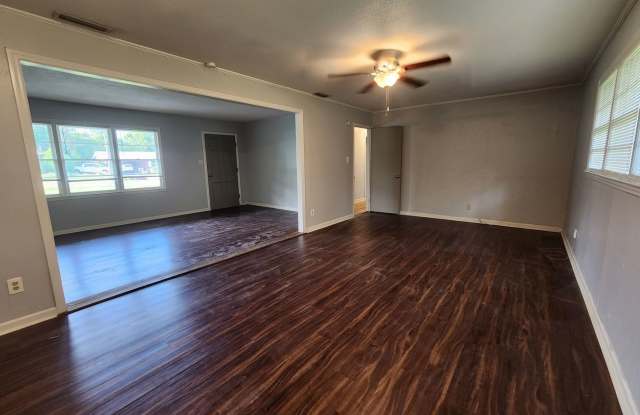 Spacious 3 Bedroom Brick Home with Open Floor Plan, Large Fenced Yard & Carport in Valdosta Gallery 4