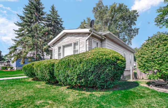 2 Bedroom, 1 Bathroom House for Rent! - 17820 Oakwood Avenue, Lansing, IL 60438