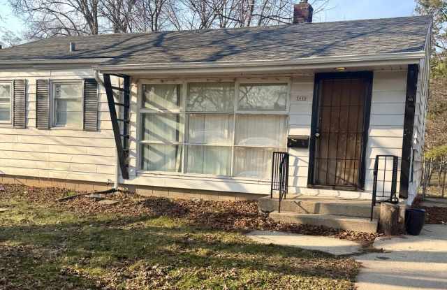 Single family 3 bedroom home Thurston Woods Area. On the bus line photos photos