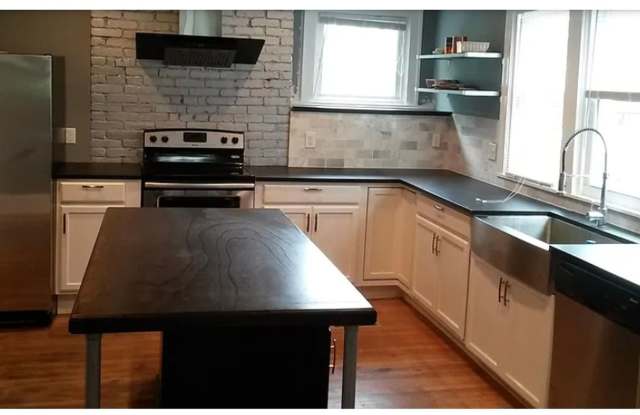 Bright and Spacious House *SEE DECEMBER HOLIDAY SPECIAL - 1502 Kenberma Avenue, Pittsburgh, PA 15216