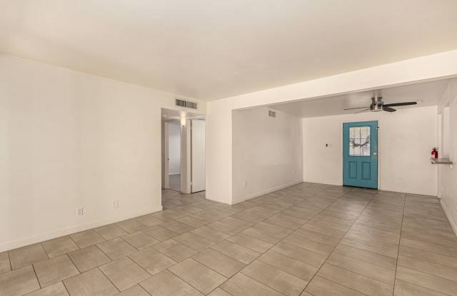Adorable Arcadia-Biltmore area apartment photos photos
