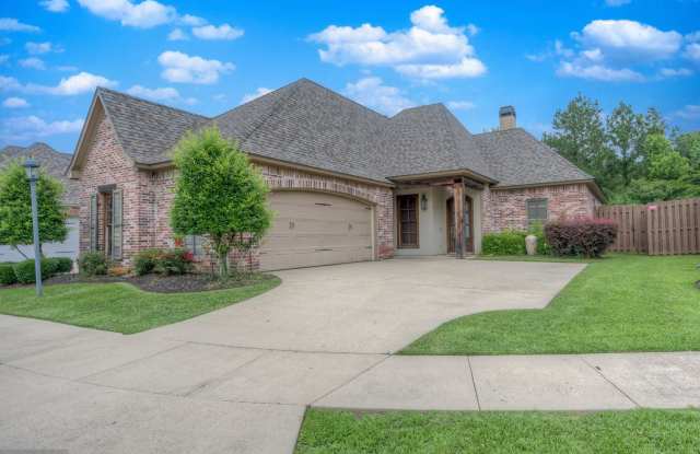 Beautiful 3 Bedroom in Twelve Oaks - Less than 10 Years old! - 807 Saint Roch Avenue, Shreveport, LA 71115