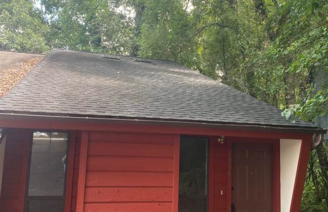 Perfect 1 Bedroom 1.5 Bathroom Townhome! Newer Flooring, Paint, and Appliances! photos photos