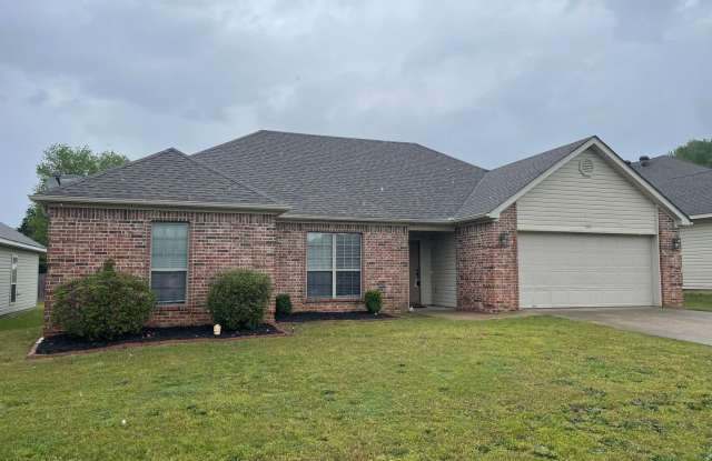3318 Arkansas Drive, Benton AR 72015 - Large 3br 2ba w/fenced yard off Gattin Rd. photos photos