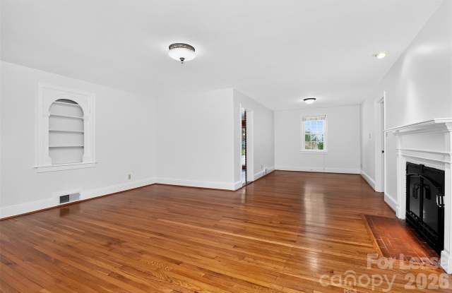 130 W Oak Street Gallery 2