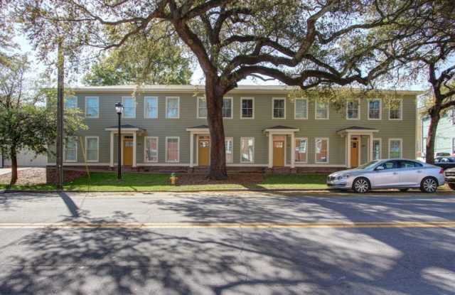 Stunning 3 bed/2.5 bath townhouse with Gated Parking and Energy Efficiency photos photos