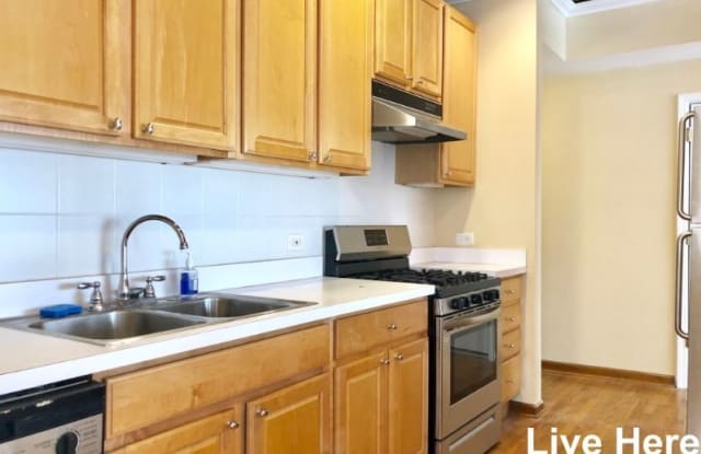 3214 N Sheffield Ave - 3214 North Sheffield Avenue, Chicago, IL 60657
