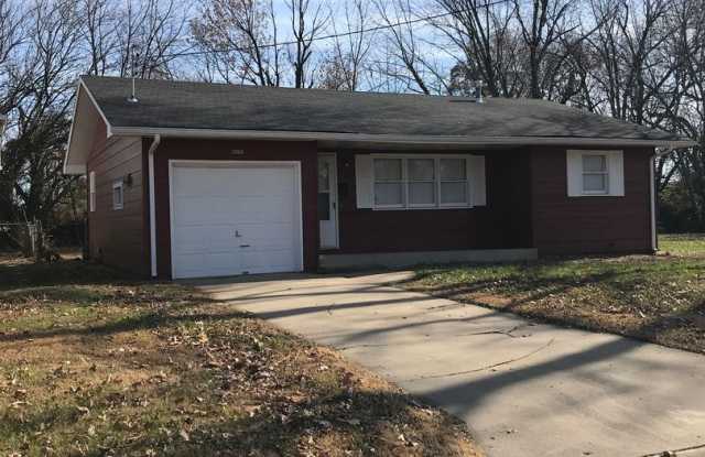 2060 S Wedgewood - 2060 South Wedgewood Avenue, Springfield, MO 65807