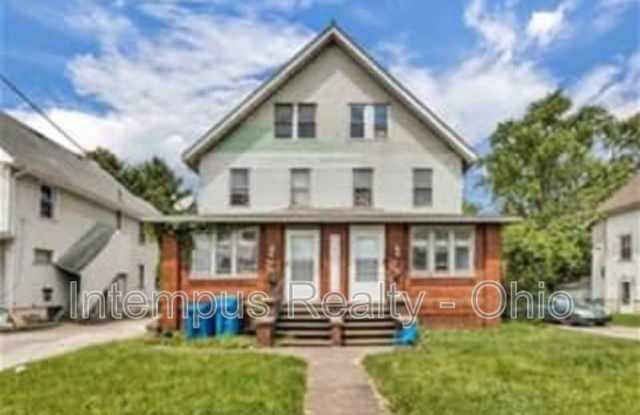 241 Sexton St - 241 Sexton Street, Struthers, OH 44471