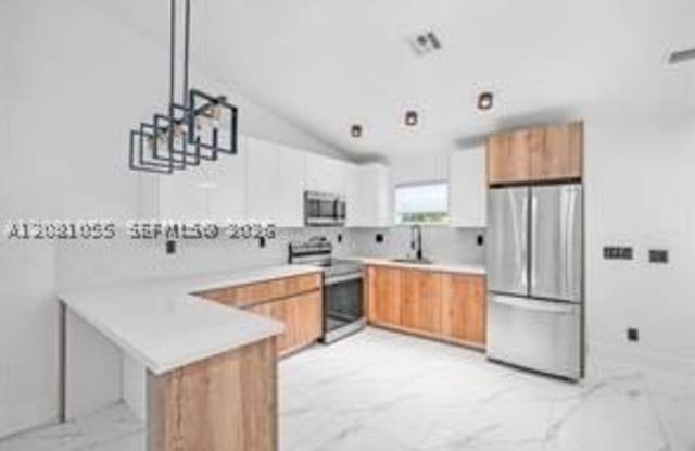 1230 NE 1st Ave photos photos
