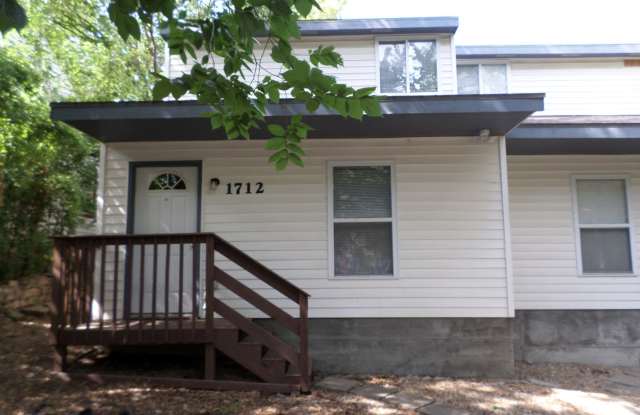 4 bed 2 bath on Quiet Street - 1712 Colorado Street, Manhattan, KS 66502