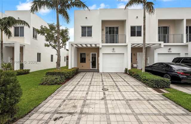 10232 NW 71st Ter Gallery 1