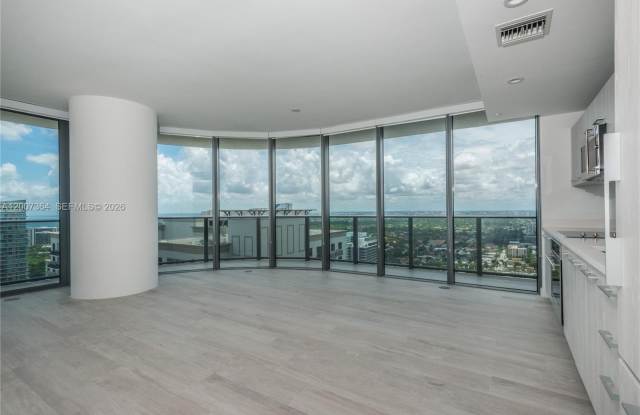 55 SW 9 St photos photos