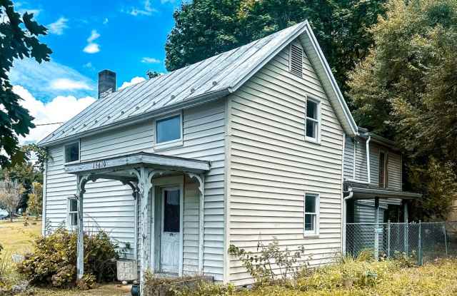 Handyman Special! Rent or Rent-to-Own – 3 Bedroom, 2 Bath House with a Spacious Yard photos photos