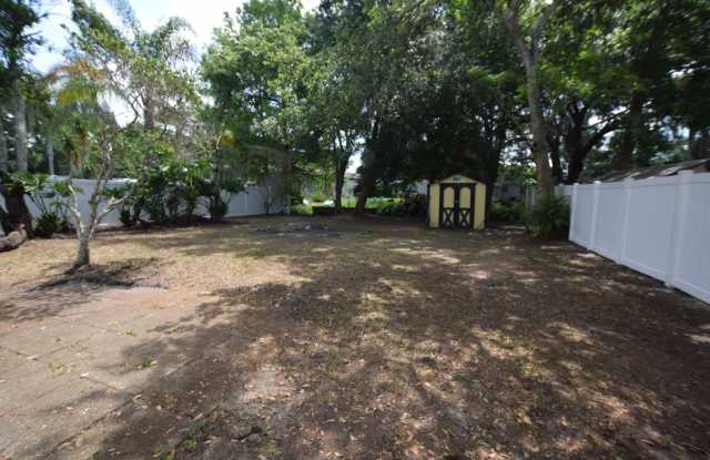 3 Bedroom, 2 Bath, Single Family Home For Rent at  2212 Hoffner Avenue, Belle Isle, FL 32809 Gallery 4