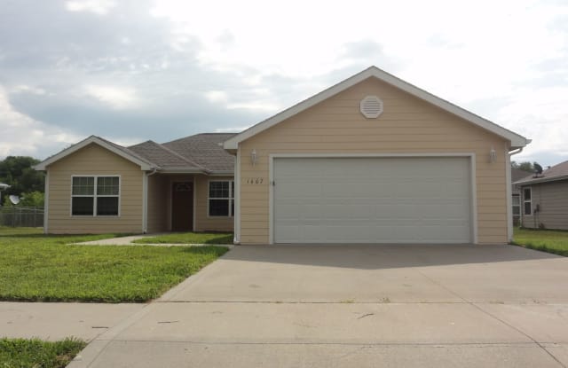 1607 14th St Pl - 1607 14th Street Place, Junction City, KS 66441