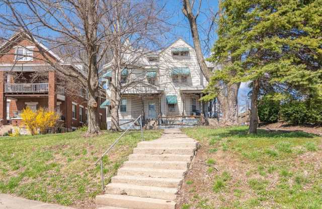 2222 Lawn Avenue Gallery 2