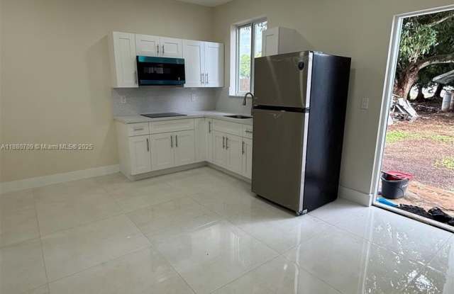 559 NW 2nd St photos photos