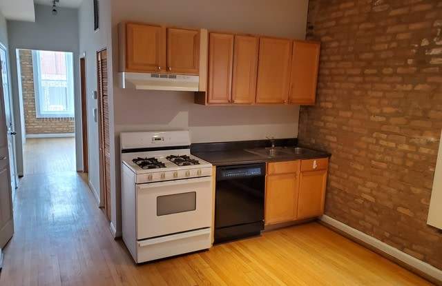 823 North Damen Avenue Gallery 3
