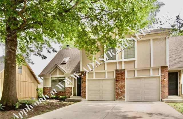 Wonderful 3 Bed 1.5 Bath Town Home in Overland park-Available NOW!! Gallery 3