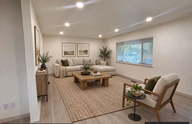 Updated 1960's Ranch House in Chico Orchards Gallery 4