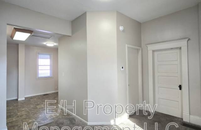 1007 West Maple Street Gallery 3