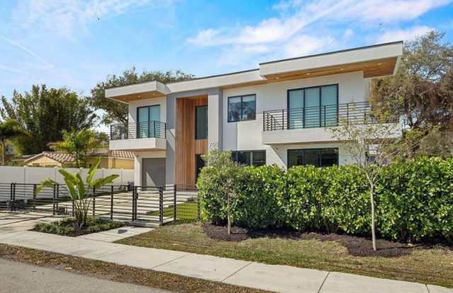 705 SW 8th Terrace Gallery 4