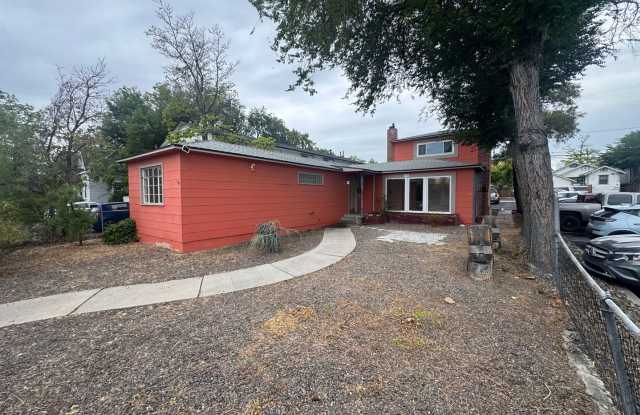 Large Midtown home in the center of it all! Move in Special $500 off first months rent! Gallery 3