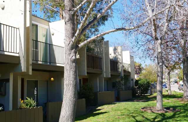 Mission Hills Must See!  2nd Floor Studio w/assigned parking and on-site laundry. photos photos