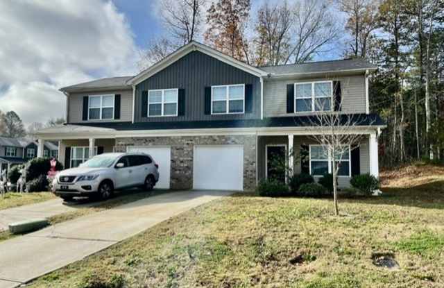 Welcome to 1009 Cedar Village - luxurious 2-story townhomes in the heart of Salisbury, NC. Gallery 1